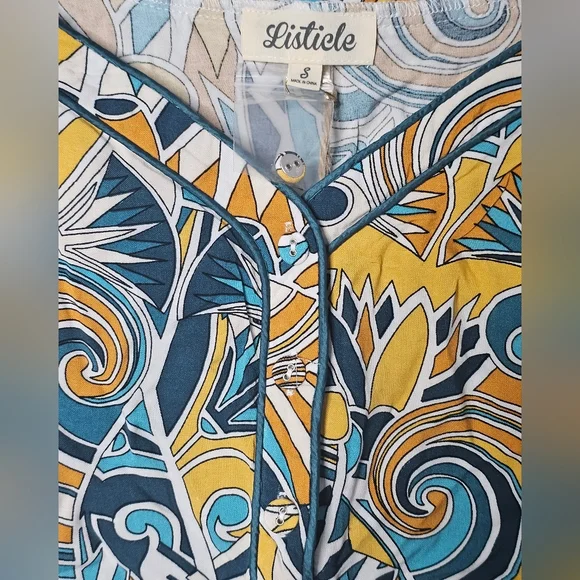 Listicle: Half Button-Up Tank Top NWT!! - Picture 2 of 7